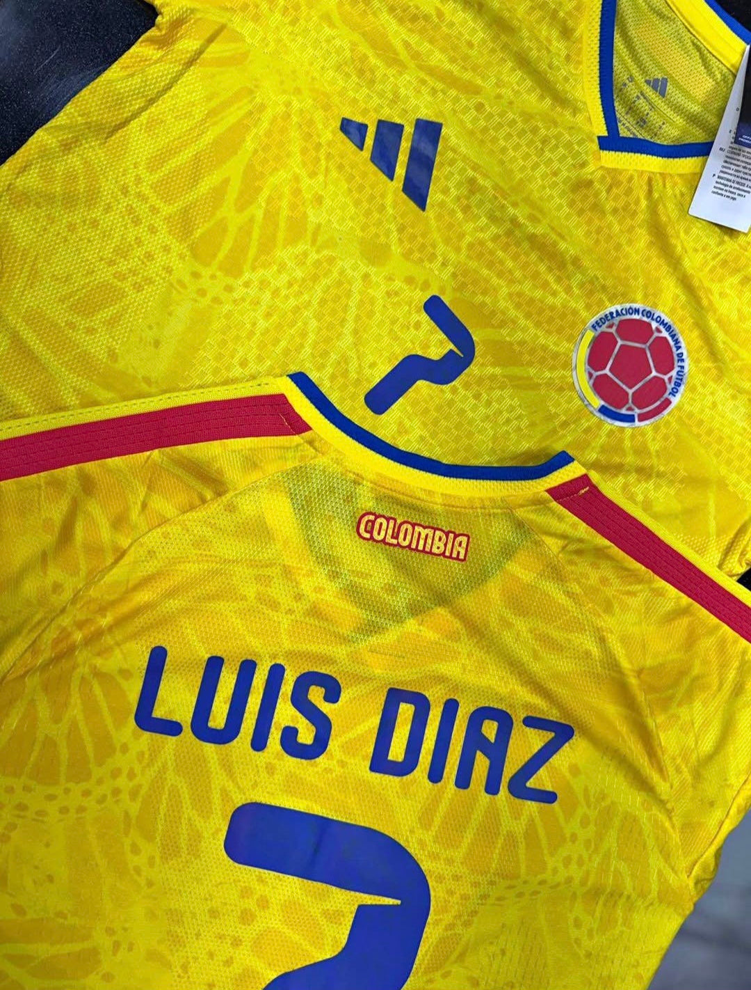 CAMISETA COLOMBIA ADIDAS CON DORSAL CAJA
