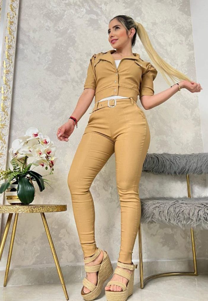 Conjunto chaqueta pantalón y blusa  2097