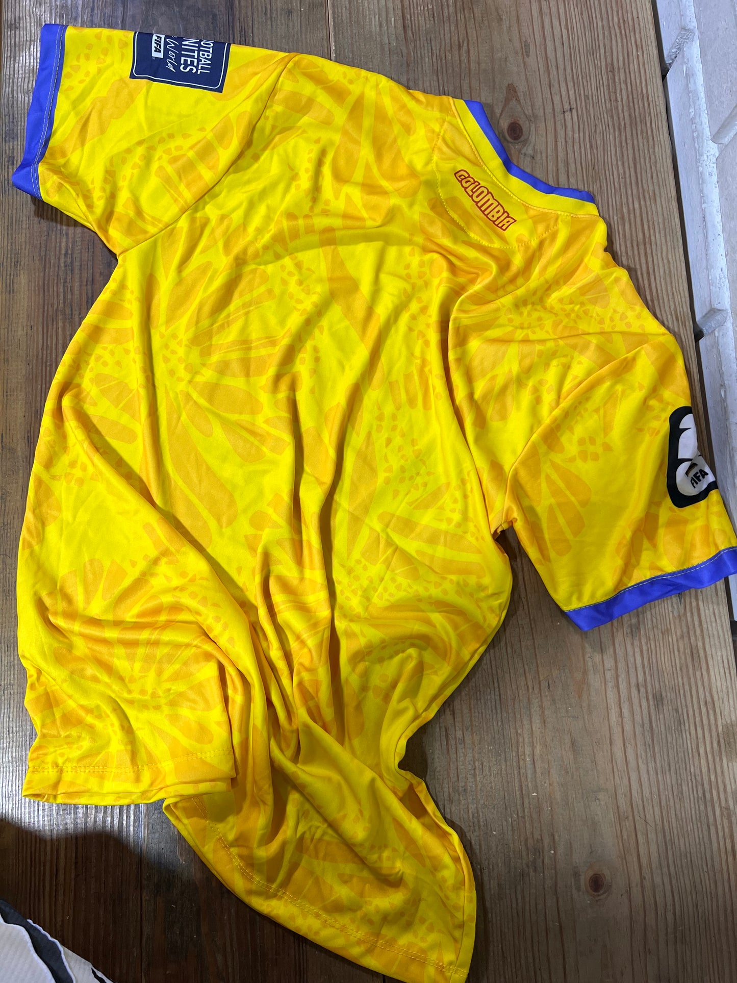 Camisa replica seleccion colombia (sin dorsal)  + caja
