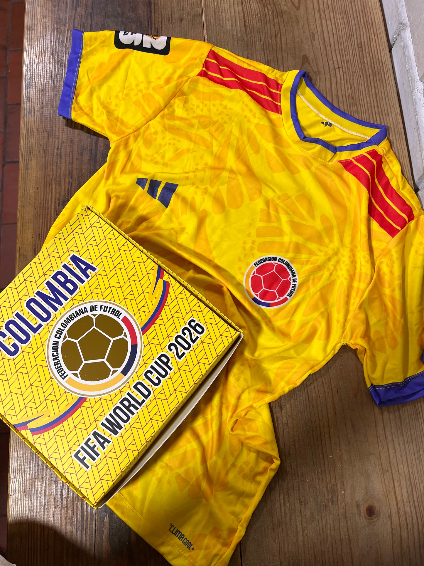 Camisa replica seleccion colombia (sin dorsal)  + caja