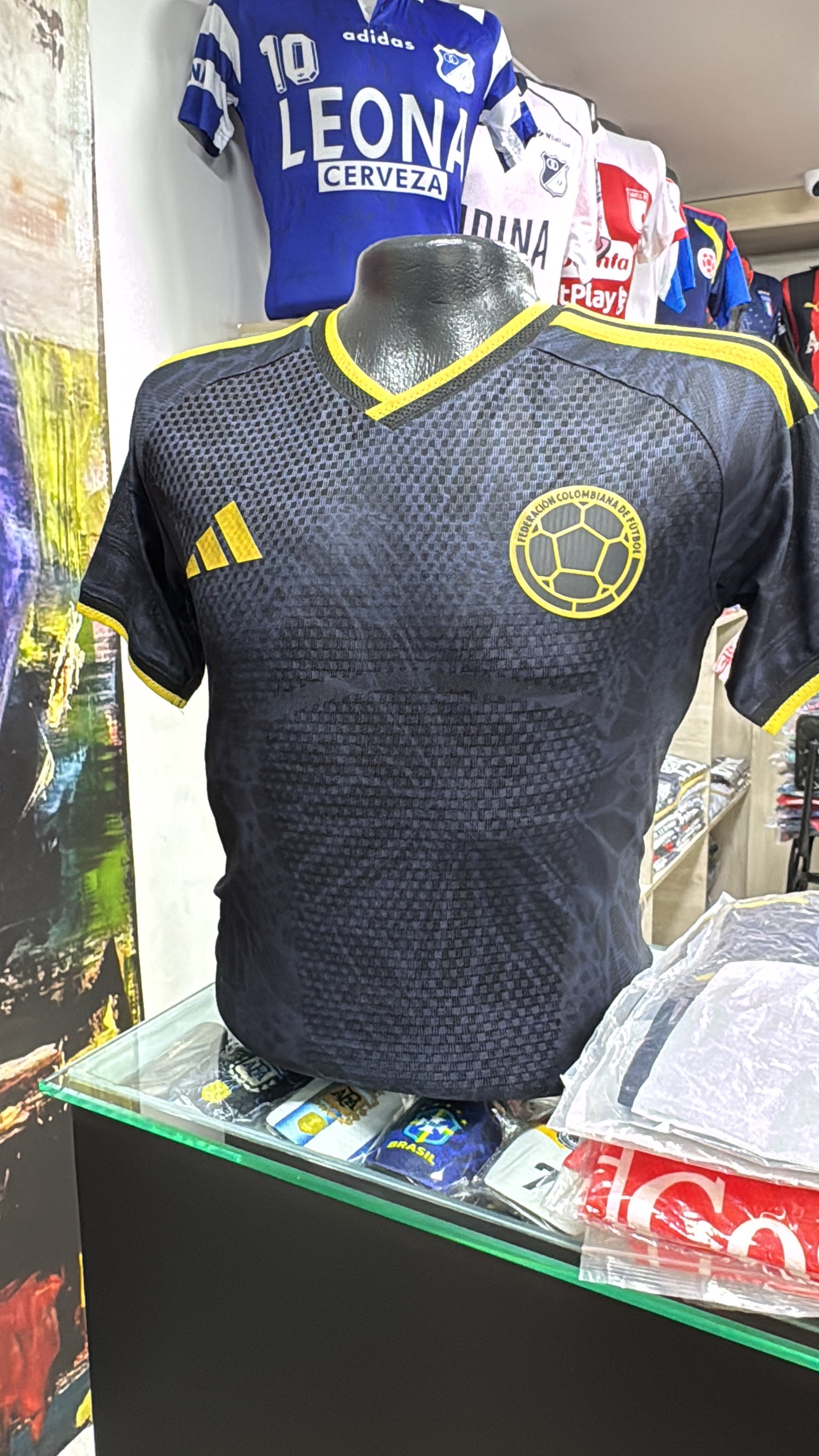 CAMISETA COLOMBIA NEGRA ENCAUCHETADA 1.1