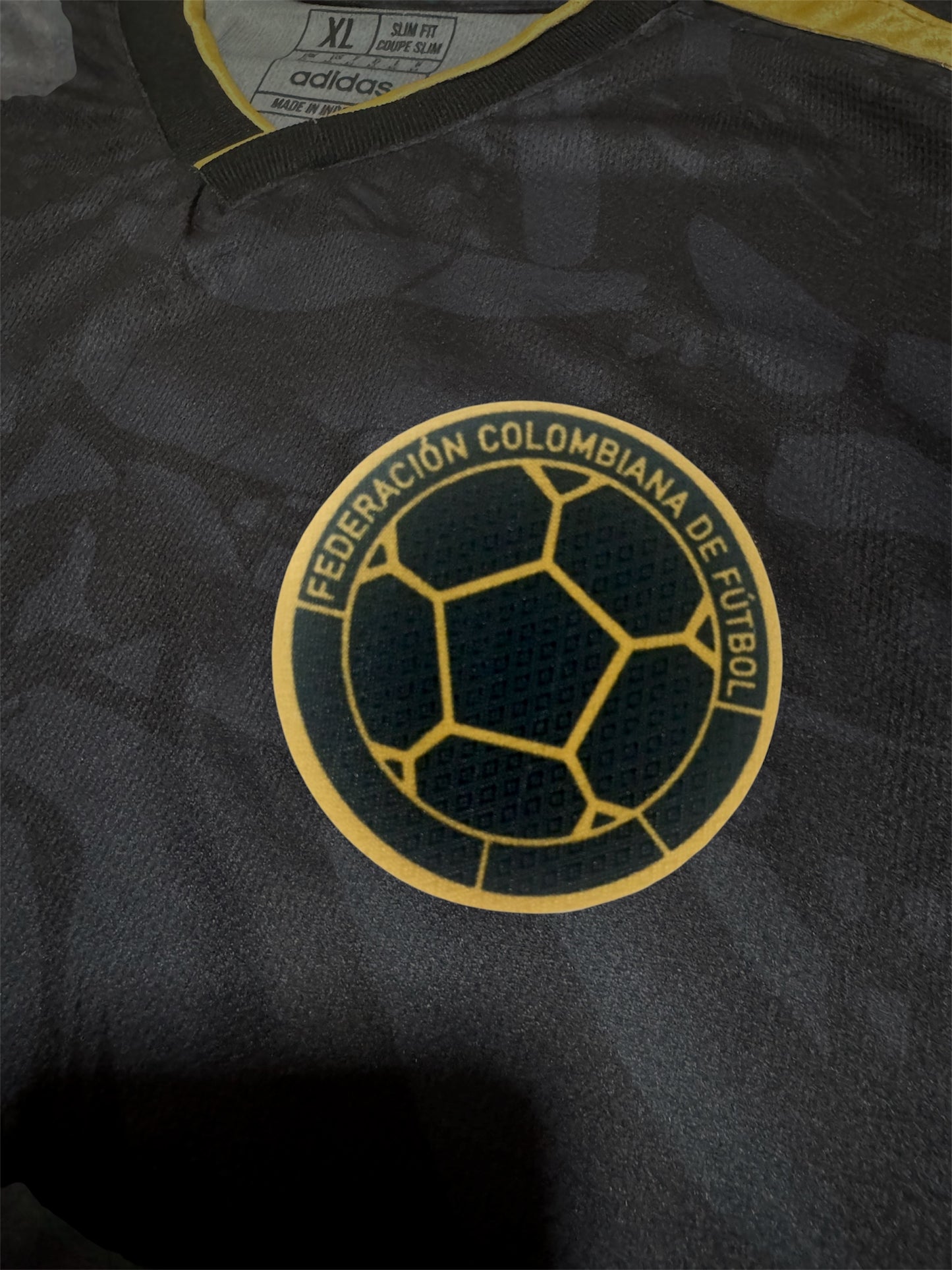 CAMISETA COLOMBIA ADIDAS BLACK GOLD EDIT